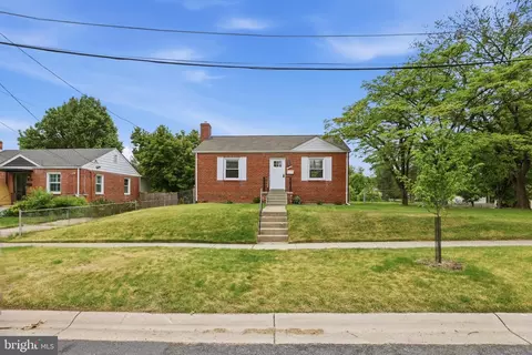 10814 Stella Ct, Kensington, MD 20895