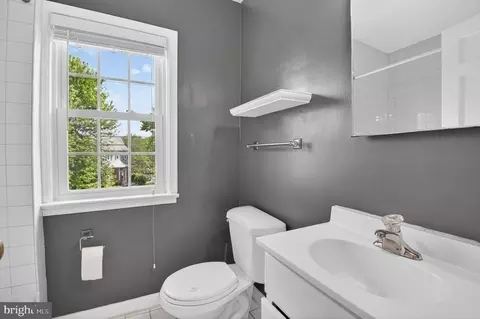 Bath - 1908 Brisbane St, Silver Spring, MD 20902 photo 2 of 3