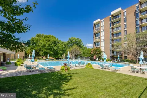 Exterior - 2004 Coleridge Dr #20-201, Silver Spring, MD 20902 photo 8 of 9