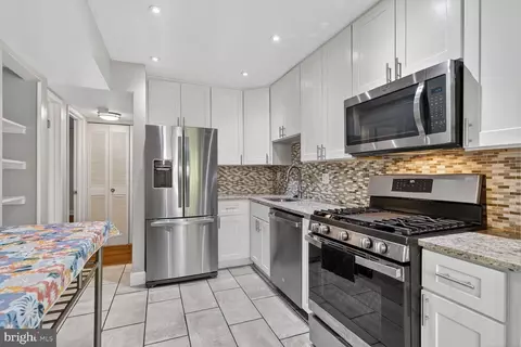 Kitchen - 2004 Coleridge Dr #20-201, Silver Spring, MD 20902 photo 2 of 2