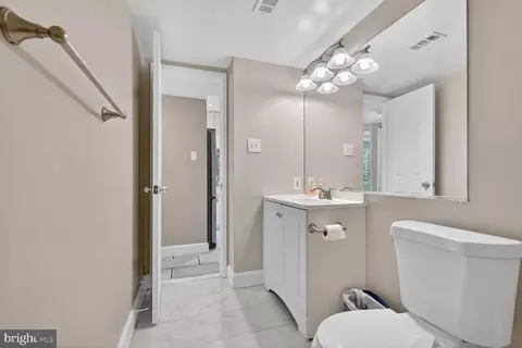 Bath - 2004 Coleridge Dr #20-201, Silver Spring, MD 20902 photo 2 of 3