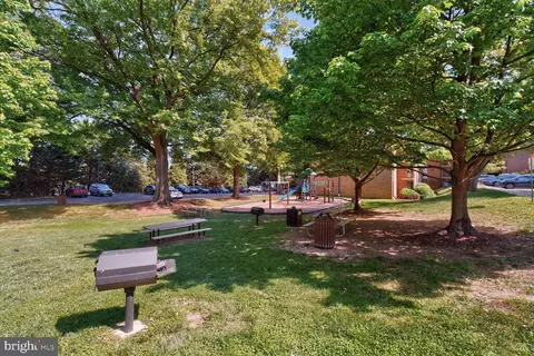 Exterior - 2004 Coleridge Dr #20-201, Silver Spring, MD 20902 photo 4 of 9