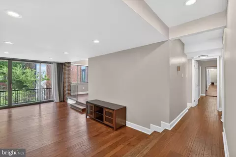 Entry Way - 2004 Coleridge Dr #20-201, Silver Spring, MD 20902 photo 1 of 1