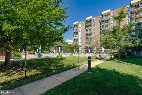 Exterior - 2004 Coleridge Dr #20-201, Silver Spring, MD 20902 photo 7 of 9