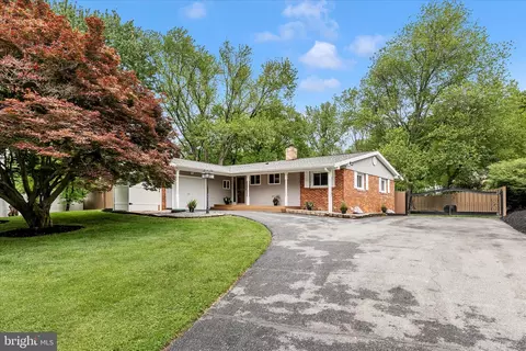 12117 Sunnyview Dr, Germantown, MD 20876
