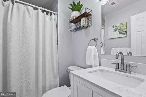 Bath - 25 Hunters Gate Ct, Silver Spring, MD 20904 photo 2 of 3