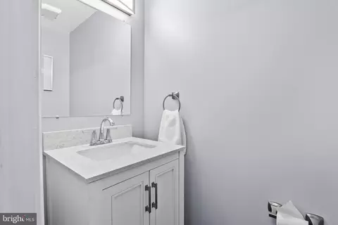 Entry Way - 25 Hunters Gate Ct, Silver Spring, MD 20904 photo 2 of 4