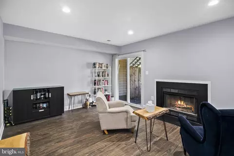 Living - 25 Hunters Gate Ct, Silver Spring, MD 20904 photo 3 of 3