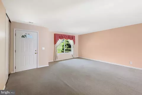 Living - 14550 Kelmscot Dr #186-A, Silver Spring, MD 20906 photo 1 of 7