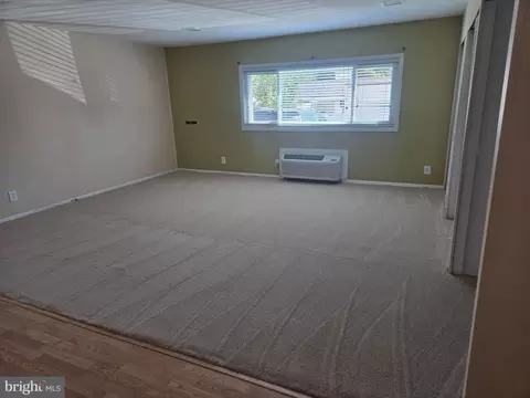 Living - 14550 Kelmscot Dr #186-A, Silver Spring, MD 20906 photo 6 of 7