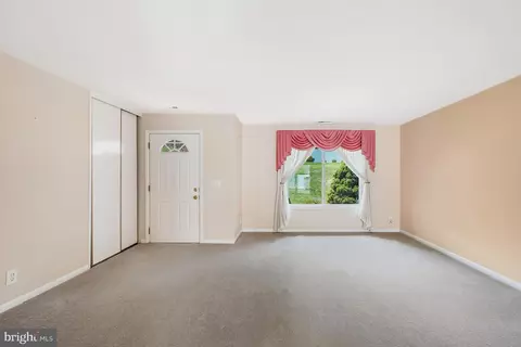 Living - 14550 Kelmscot Dr #186-A, Silver Spring, MD 20906 photo 2 of 7