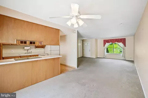 Living - 14550 Kelmscot Dr #186-A, Silver Spring, MD 20906 photo 5 of 7