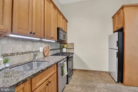 Kitchen - 10862 Bucknell Dr #301, Silver Spring, MD 20902 photo 3 of 4