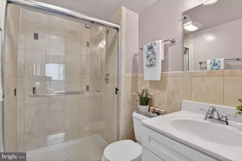 Bath - 10862 Bucknell Dr #301, Silver Spring, MD 20902 photo 2 of 2