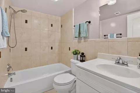 Bath - 10862 Bucknell Dr #301, Silver Spring, MD 20902 photo 1 of 2