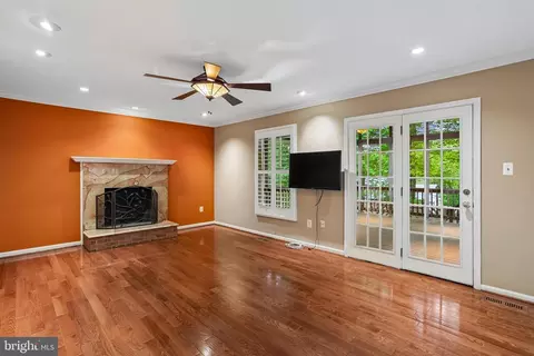 Living - 110 Summit Hall Rd, Gaithersburg, MD 20877 photo 6 of 10
