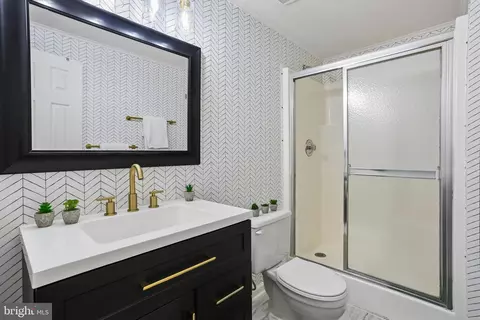 Bath - 110 Summit Hall Rd, Gaithersburg, MD 20877 photo 4 of 4