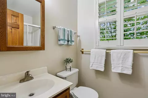 Bath - 110 Summit Hall Rd, Gaithersburg, MD 20877 photo 3 of 4