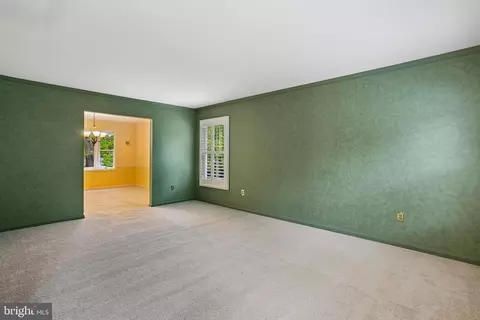 Living - 110 Summit Hall Rd, Gaithersburg, MD 20877 photo 8 of 10