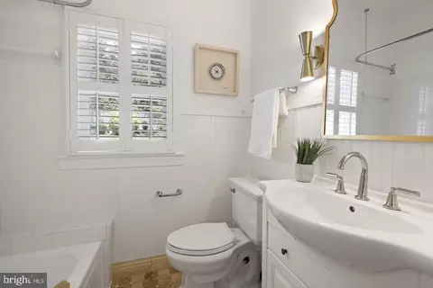 Bath - 629 Potomac Ave, Silver Spring, MD 20910 photo 1 of 4