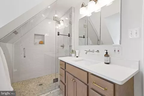 Bath - 629 Potomac Ave, Silver Spring, MD 20910 photo 2 of 4
