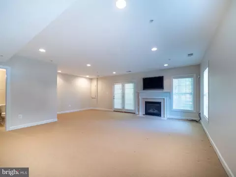 Living - 30 Sharpstead Ln, Gaithersburg, MD 20878 photo 6 of 9