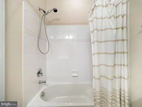Bath - 30 Sharpstead Ln, Gaithersburg, MD 20878 photo 2 of 6