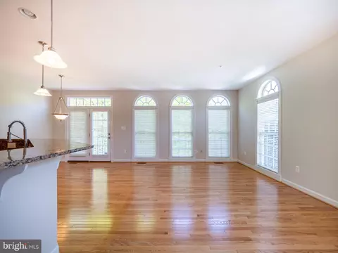 Living - 30 Sharpstead Ln, Gaithersburg, MD 20878 photo 5 of 9