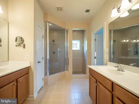 Bath - 30 Sharpstead Ln, Gaithersburg, MD 20878 photo 5 of 6