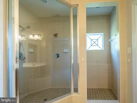Bath - 30 Sharpstead Ln, Gaithersburg, MD 20878 photo 4 of 6