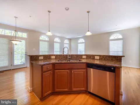 Kitchen - 30 Sharpstead Ln, Gaithersburg, MD 20878 photo 4 of 5
