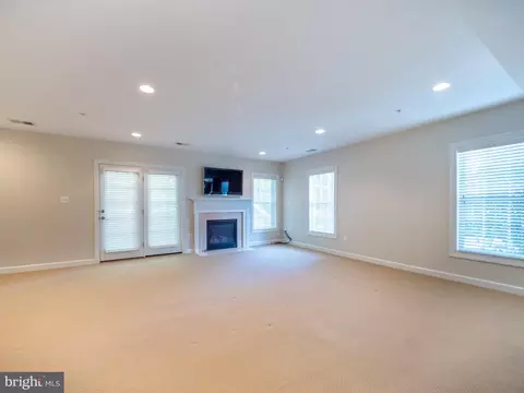 Living - 30 Sharpstead Ln, Gaithersburg, MD 20878 photo 8 of 9
