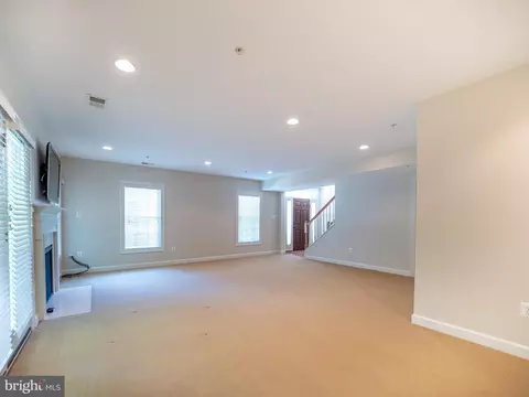 Living - 30 Sharpstead Ln, Gaithersburg, MD 20878 photo 9 of 9