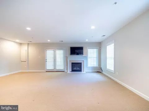 Living - 30 Sharpstead Ln, Gaithersburg, MD 20878 photo 7 of 9