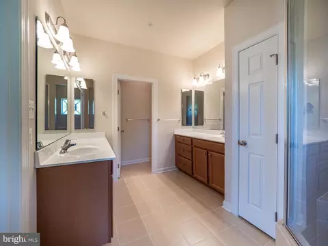 Bath - 30 Sharpstead Ln, Gaithersburg, MD 20878 photo 3 of 6