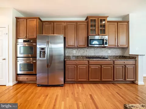 Kitchen - 30 Sharpstead Ln, Gaithersburg, MD 20878 photo 3 of 5