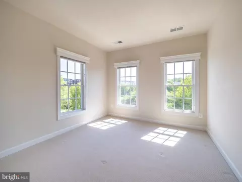 Bedroom - 30 Sharpstead Ln, Gaithersburg, MD 20878 photo 2 of 6