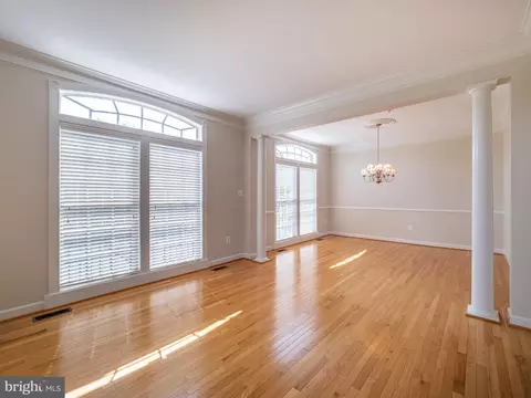 Living - 30 Sharpstead Ln, Gaithersburg, MD 20878 photo 1 of 9