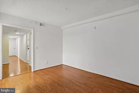 Living - 15210 Elkridge Way #91-2E, Silver Spring, MD 20906 photo 8 of 9