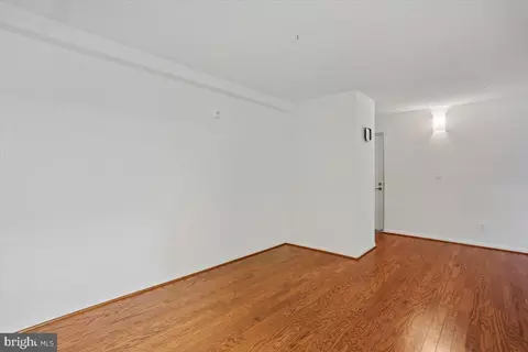 Living - 15210 Elkridge Way #91-2E, Silver Spring, MD 20906 photo 7 of 9