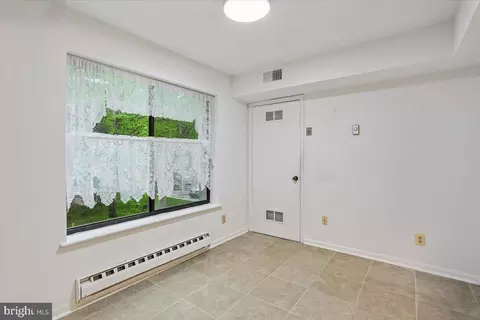 Entry Way - 15210 Elkridge Way #91-2E, Silver Spring, MD 20906 photo 3 of 7