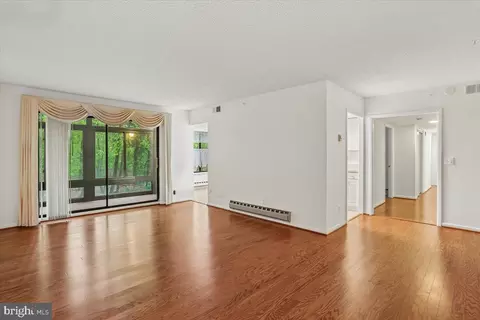 Living - 15210 Elkridge Way #91-2E, Silver Spring, MD 20906 photo 1 of 9