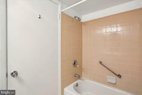 Bath - 15210 Elkridge Way #91-2E, Silver Spring, MD 20906 photo 3 of 3