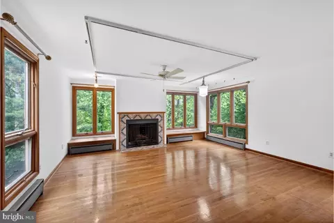 Living - 4068 Adams Dr, Silver Spring, MD 20902 photo 6 of 9