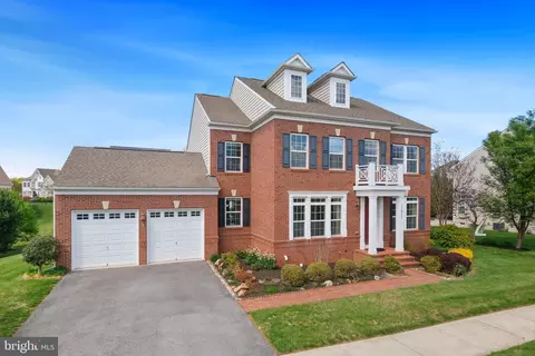 17511 Toboggan Ln, Rockville, MD 20855