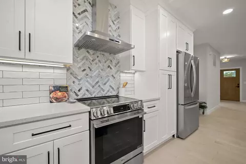 Kitchen - 601 Ray Dr, Silver Spring, MD 20910 photo 6 of 6