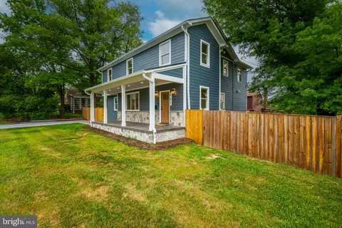 Exterior - 601 Ray Dr, Silver Spring, MD 20910 photo 2 of 10