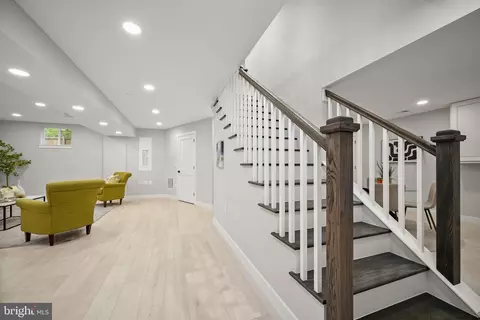 Entry Way - 601 Ray Dr, Silver Spring, MD 20910 photo 12 of 13