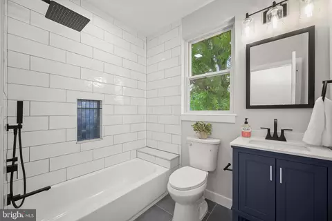 Bath - 601 Ray Dr, Silver Spring, MD 20910 photo 4 of 6