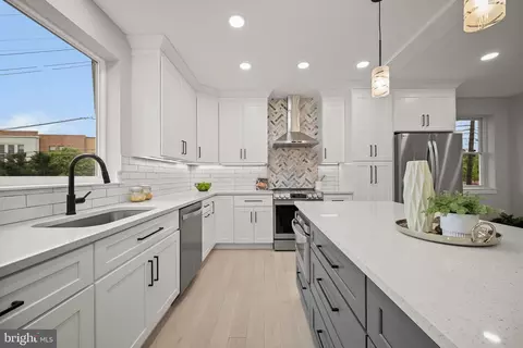 Kitchen - 601 Ray Dr, Silver Spring, MD 20910 photo 3 of 6